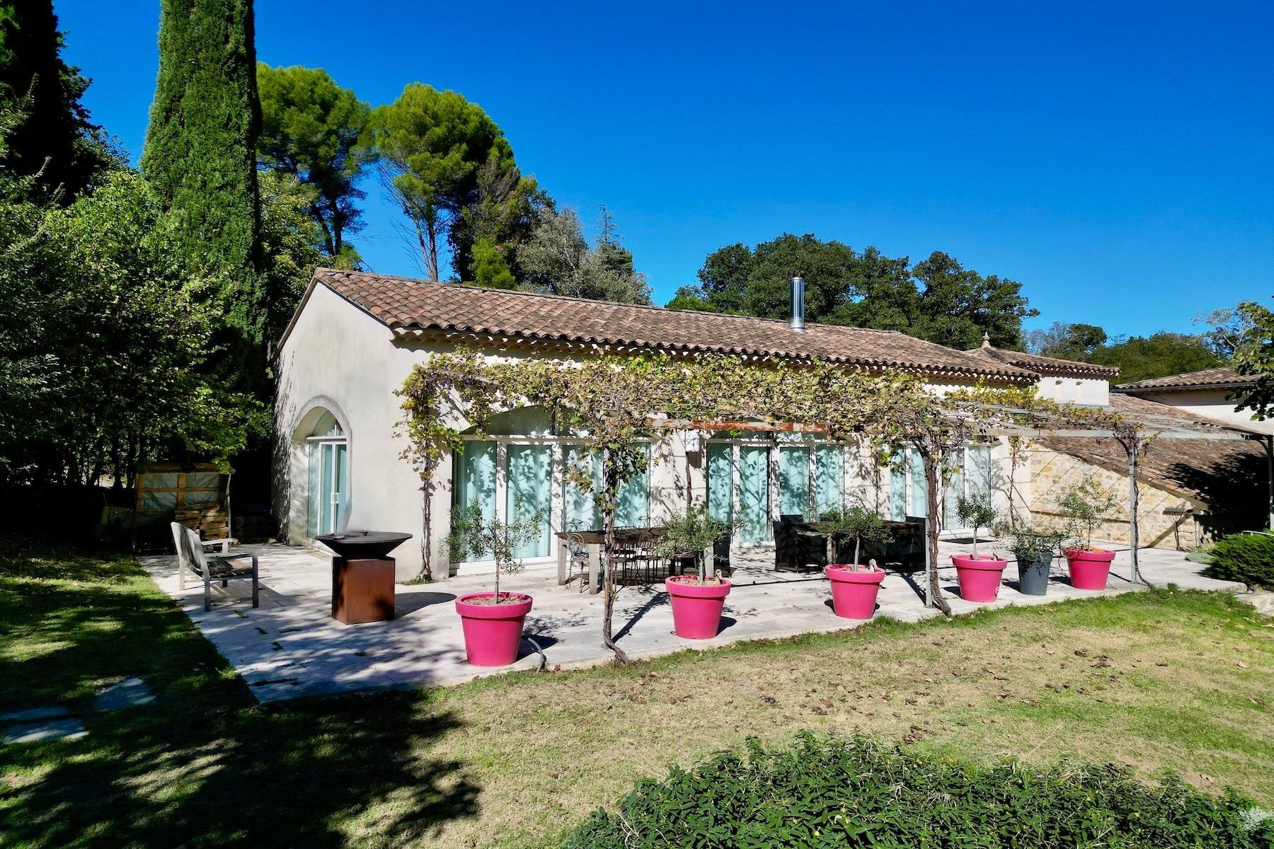 mas 15 Rooms for sale on UZES (30700)