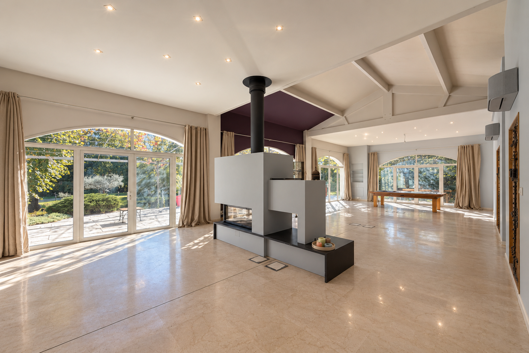 mas 15 Rooms for sale on UZES (30700)