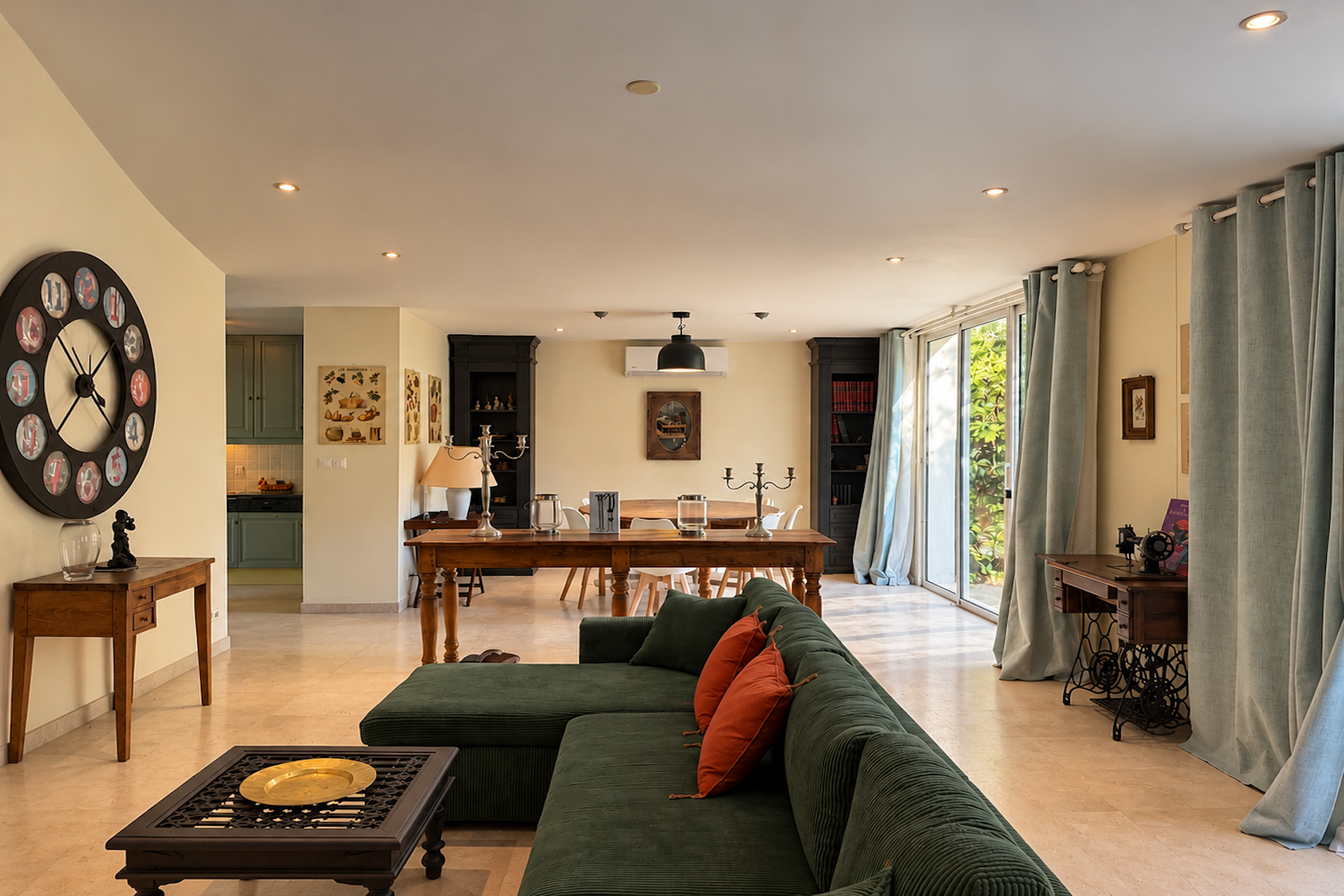 mas 15 Rooms for sale on UZES (30700)