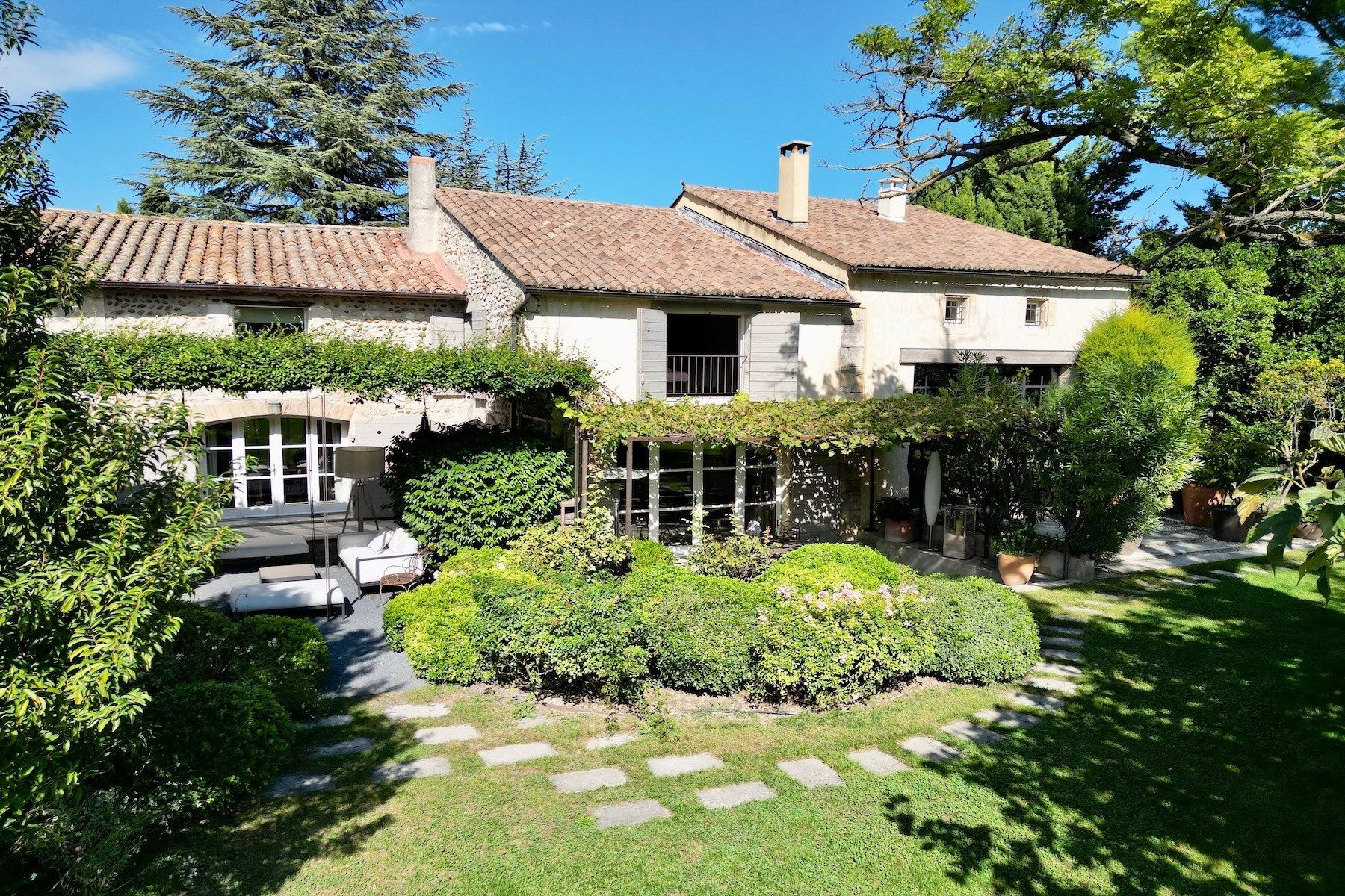 mas 10 Pièces en vente sur ROCHEFORT DU GARD (30650)