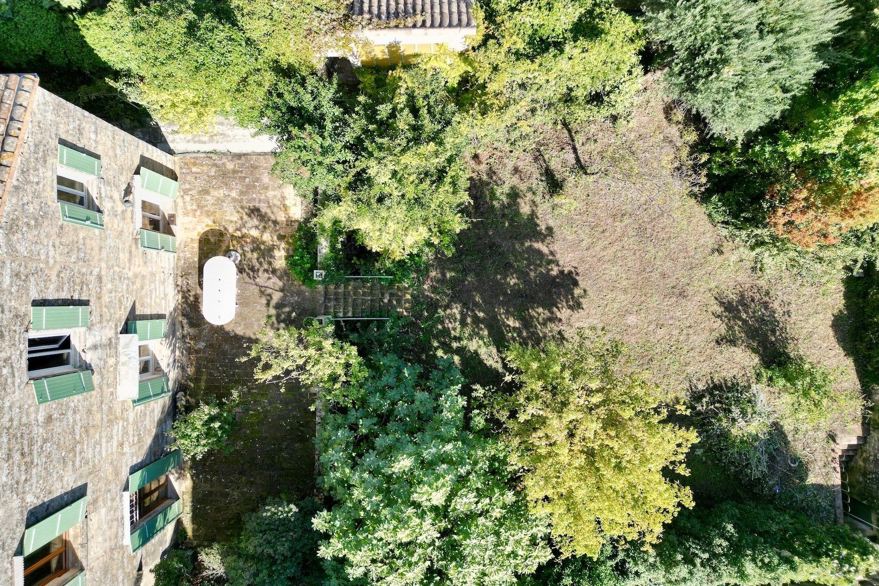 house 8 Rooms for sale on UZES (30700)
