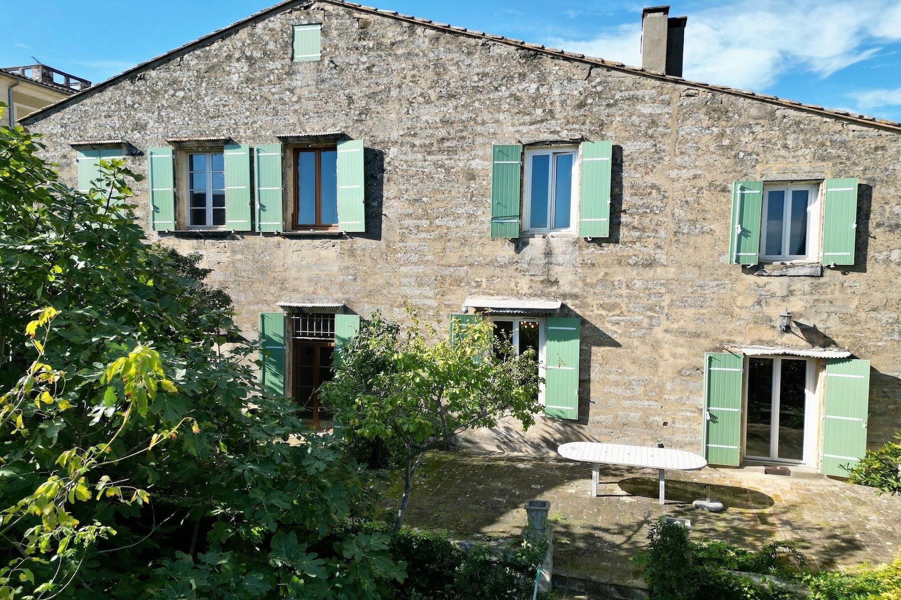 house 8 Rooms for sale on UZES (30700)