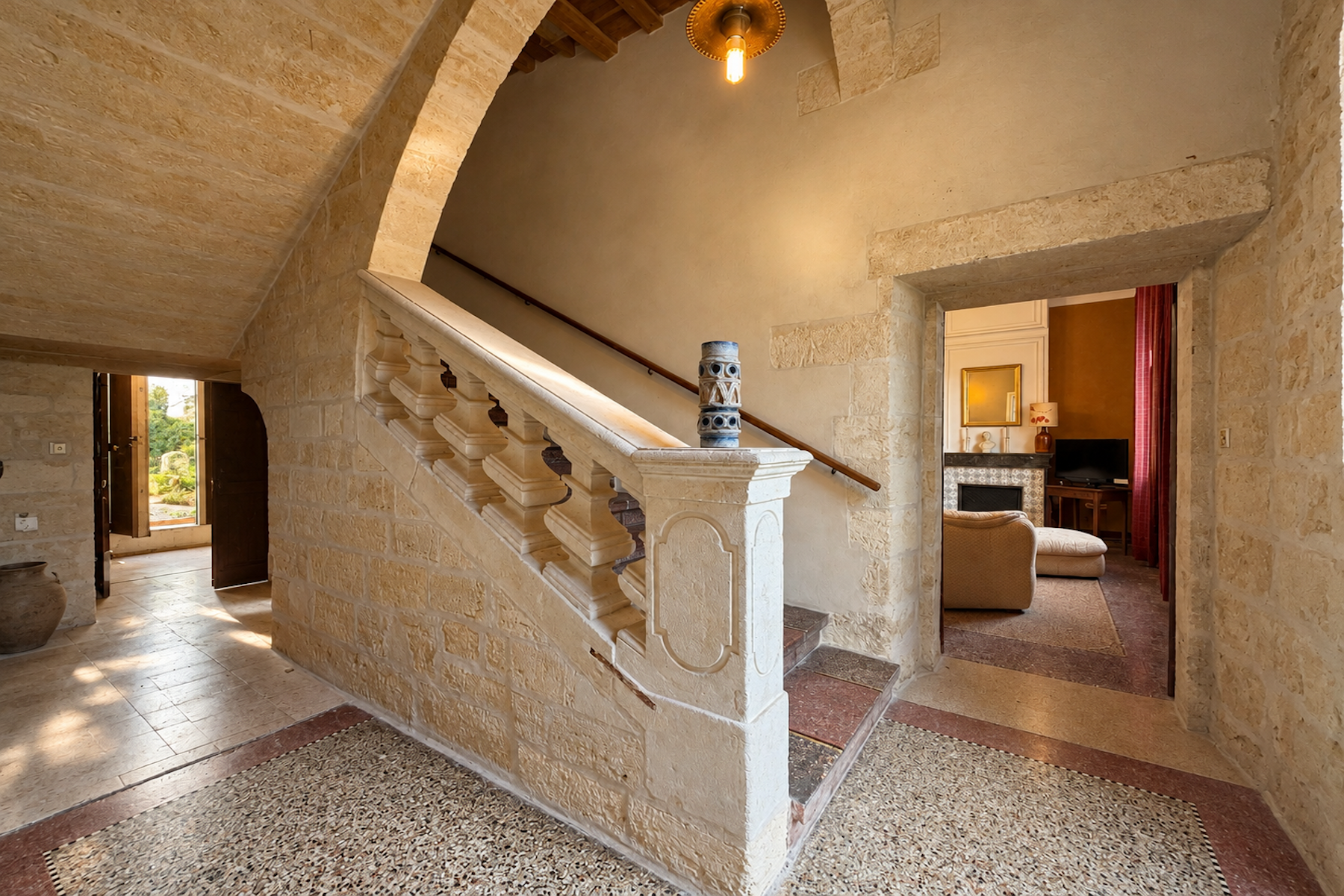 house 8 Rooms for sale on UZES (30700)