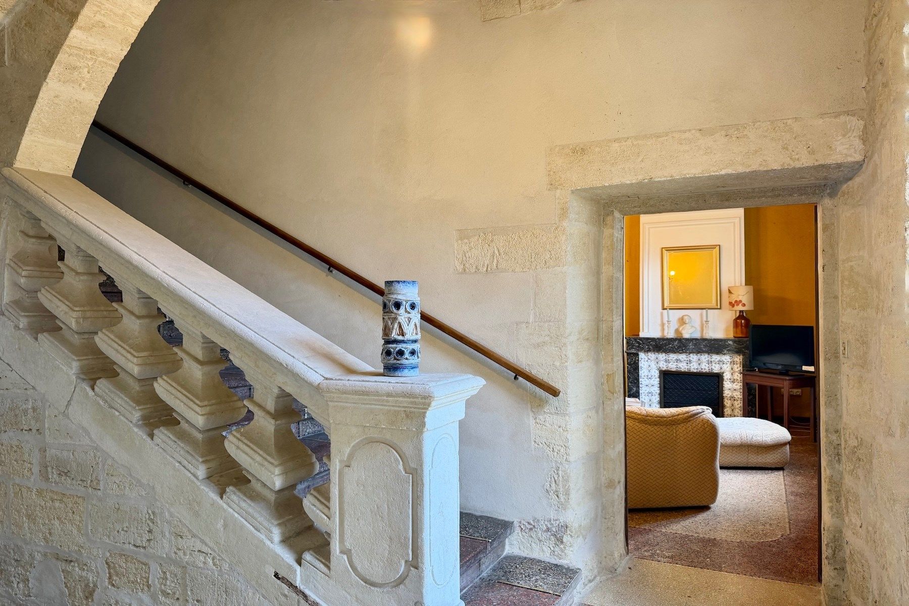 house 8 Rooms for sale on UZES (30700)