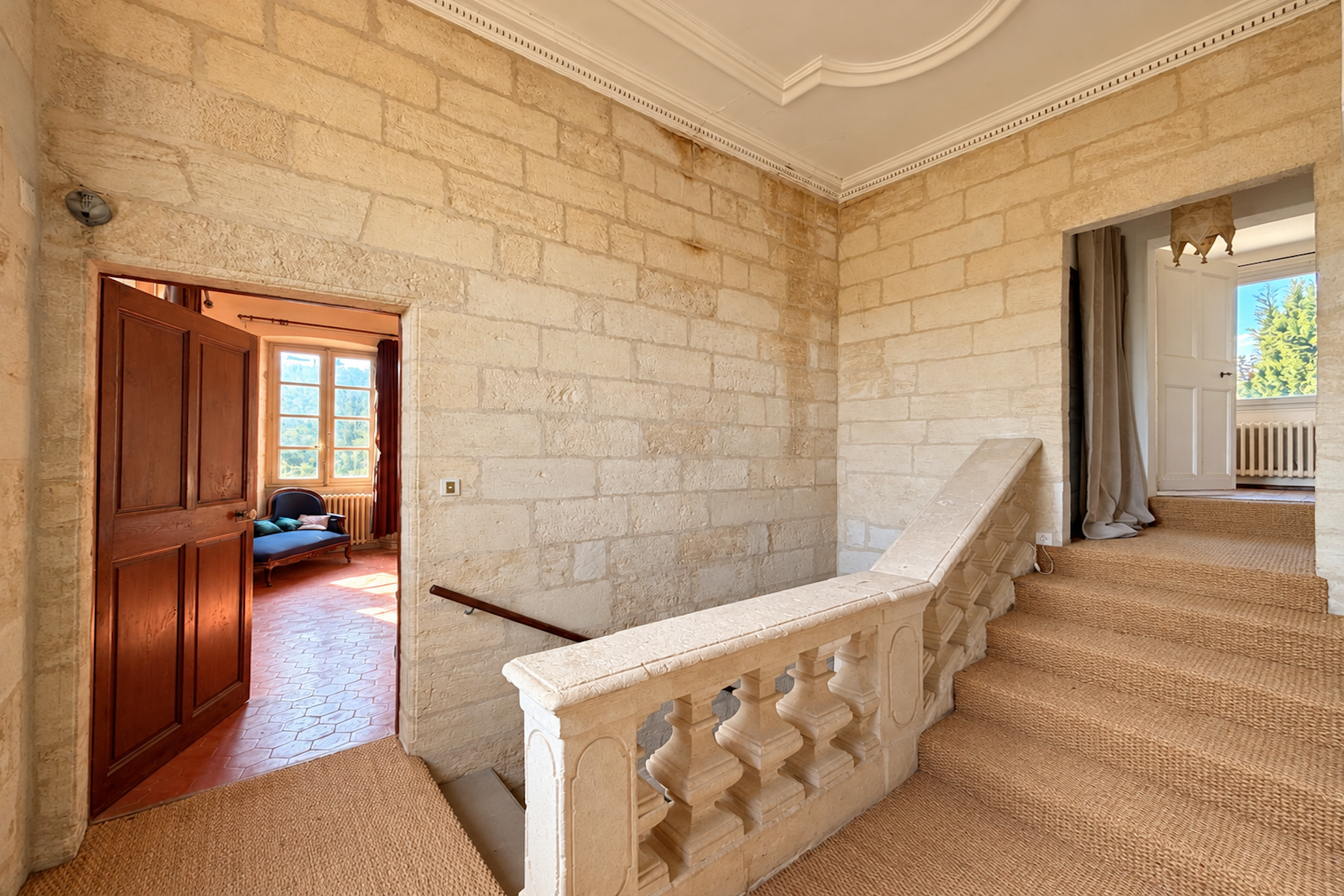 house 8 Rooms for sale on UZES (30700)