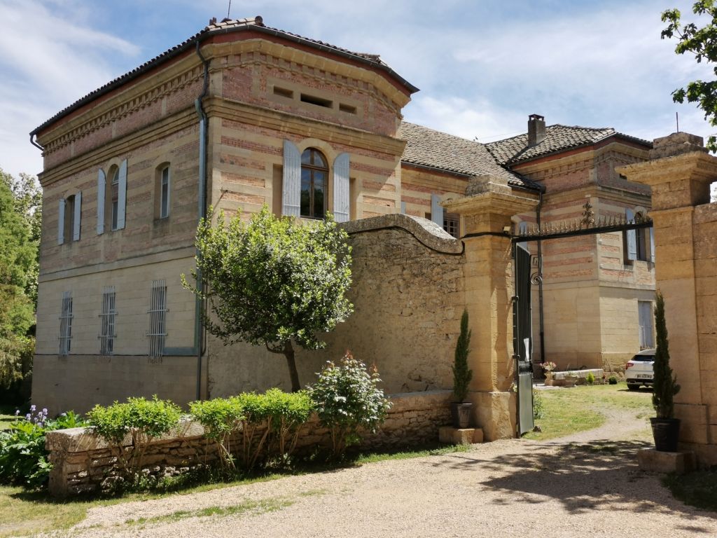 castle 15 rooms for sale on UZES (30700)