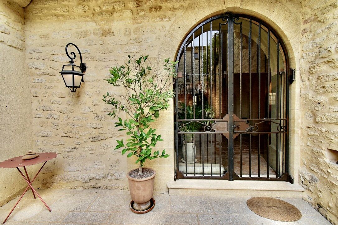 house 5 rooms for sale on UZES (30700)