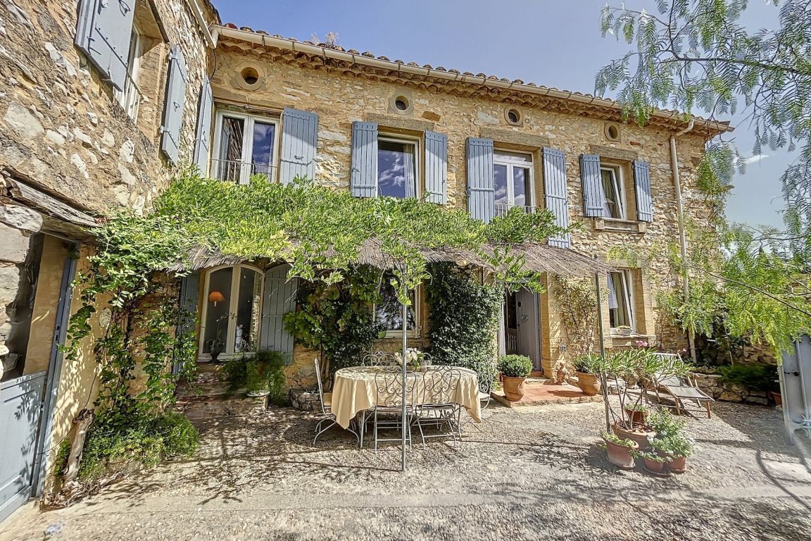 house 7 rooms for sale on UZES (30700)