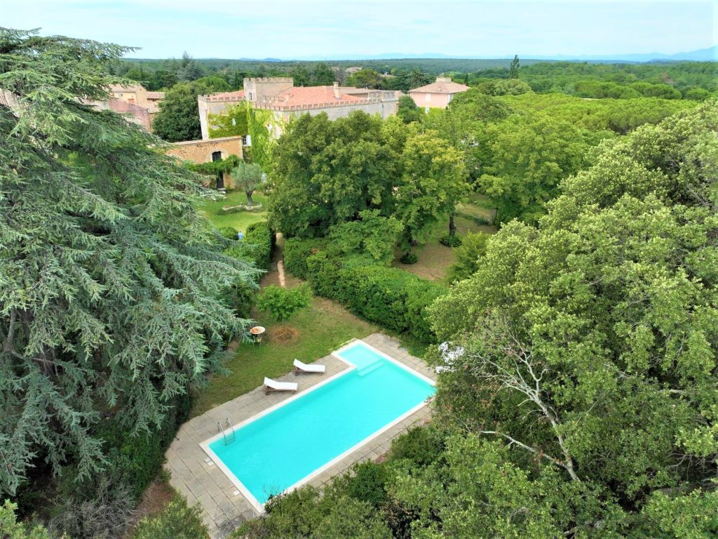 castle 17 rooms for sale on UZES (30700)