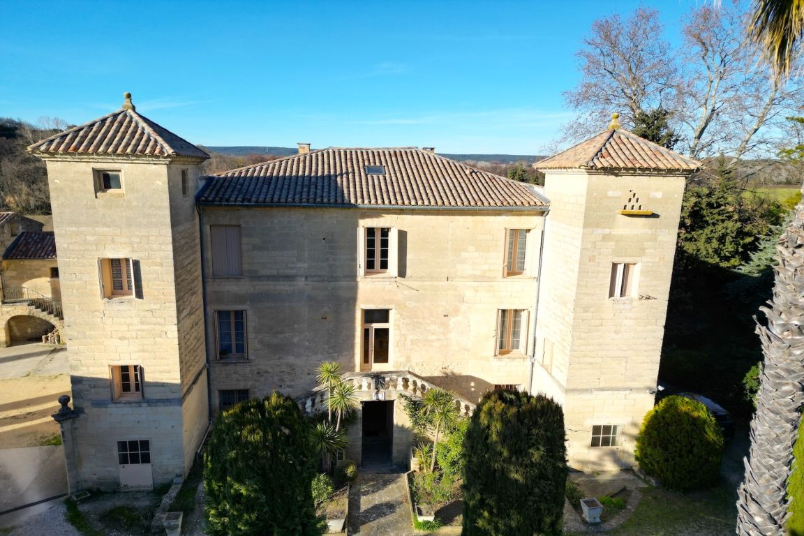 castle 22 rooms for sale on UZES (30700)