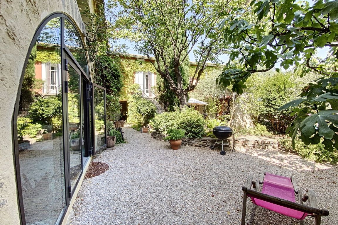house 13 rooms for sale on UZES (30700)