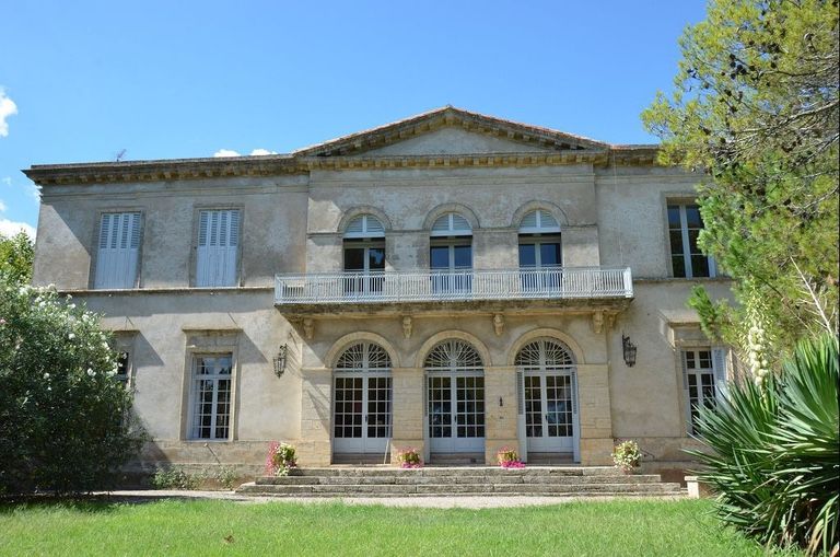 PEZENAS - CHARMING ESTATE