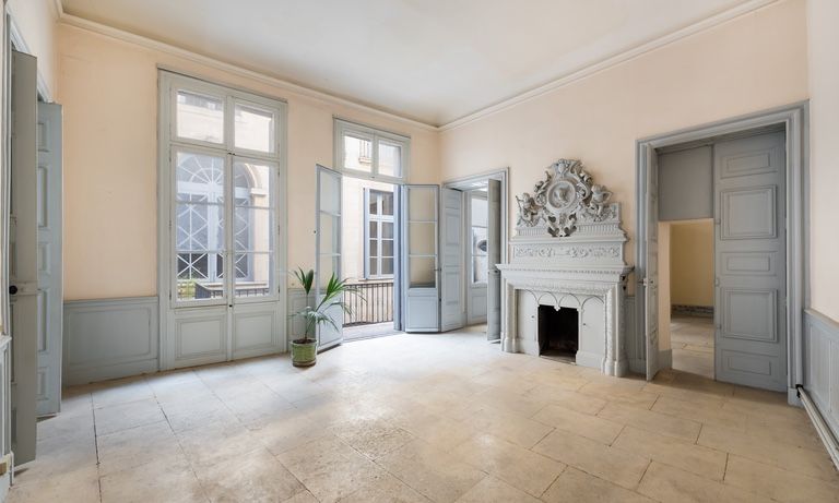 MONTPELLIER - PLACE DE LA CANOPURGUE - EXTRAORDINARY APARTMENT