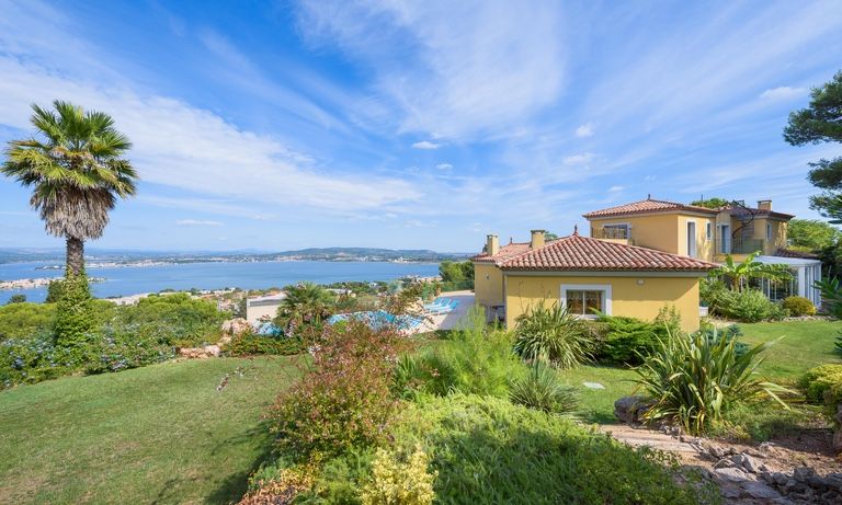 SETE - OVERLOOKING THE SEA - luxury villa