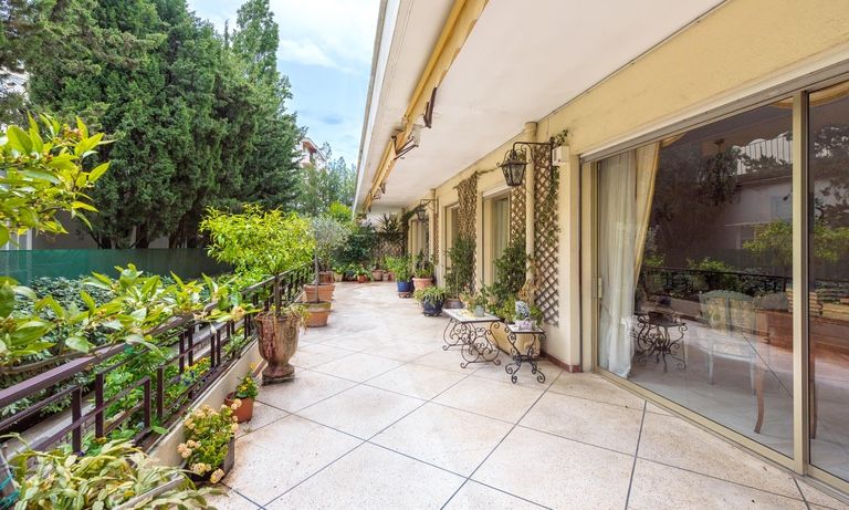 MONTPELLIER ARCEAUX - LOVELY APARTMENT WITH LARGE TERRACE
