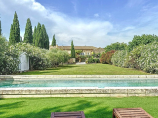 Provence, Languedoc, Occitanie : pourquoi choisir Uzès pour sa maison de vacances ?