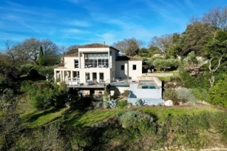 Fiscalité pour les acheteurs étrangers : IFI, plus-values, succession et conventions fiscales